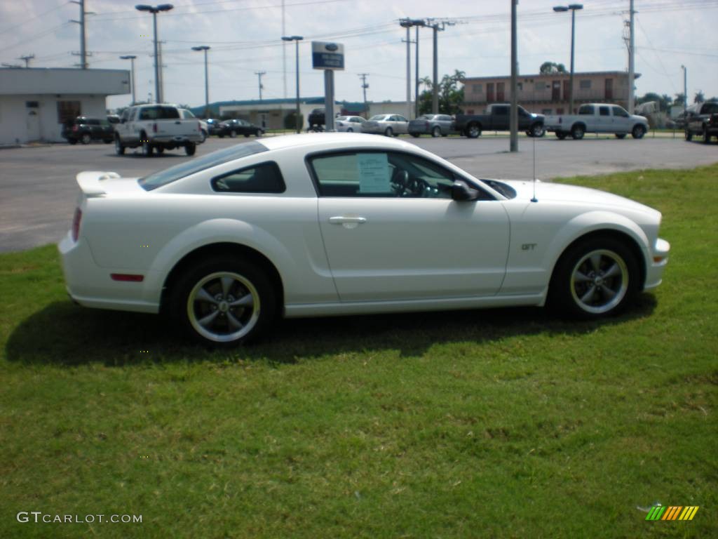 2006 Mustang GT Premium Coupe - Performance White / Light Graphite photo #4