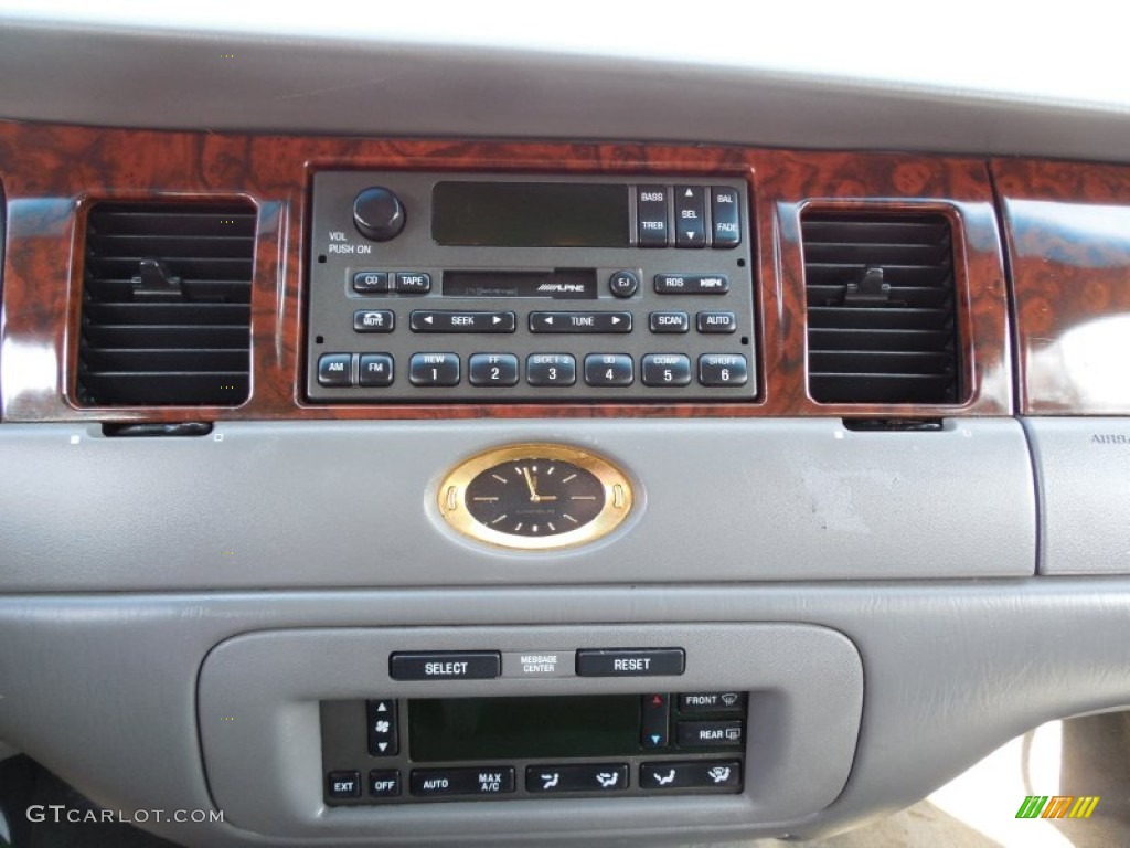 2001 Town Car Cartier - Black Clearcoat / Light Graphite photo #15