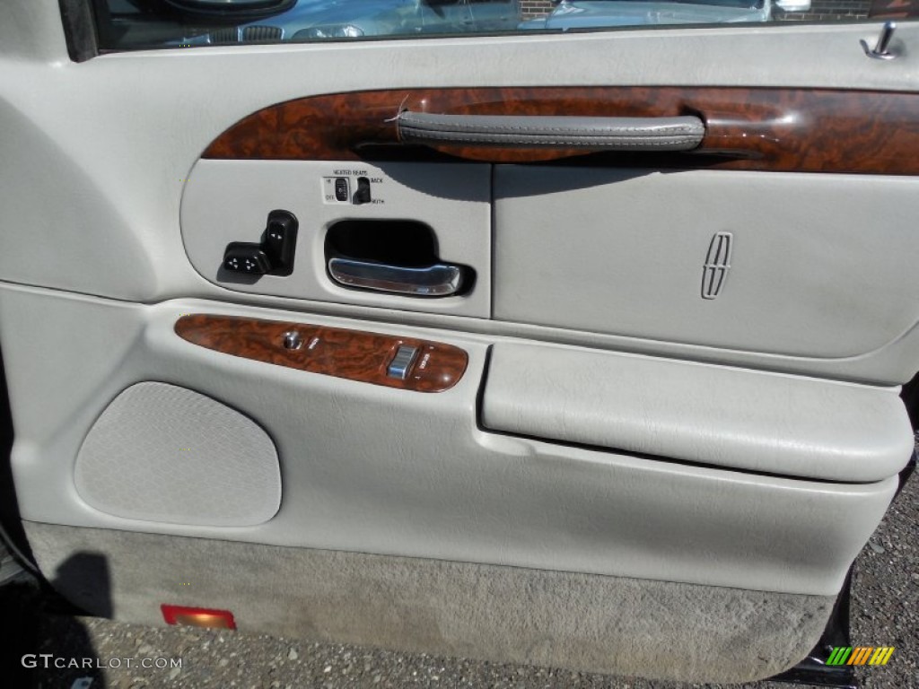 2001 Town Car Cartier - Black Clearcoat / Light Graphite photo #20