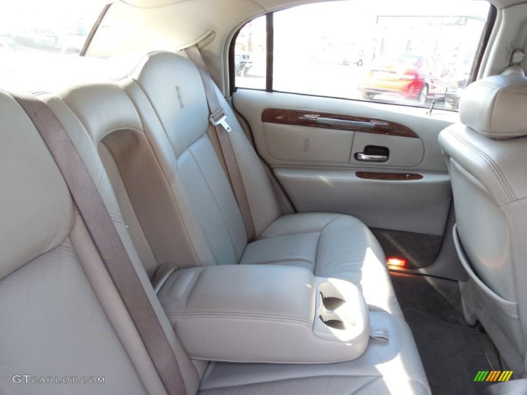 2001 Town Car Cartier - Black Clearcoat / Light Graphite photo #24