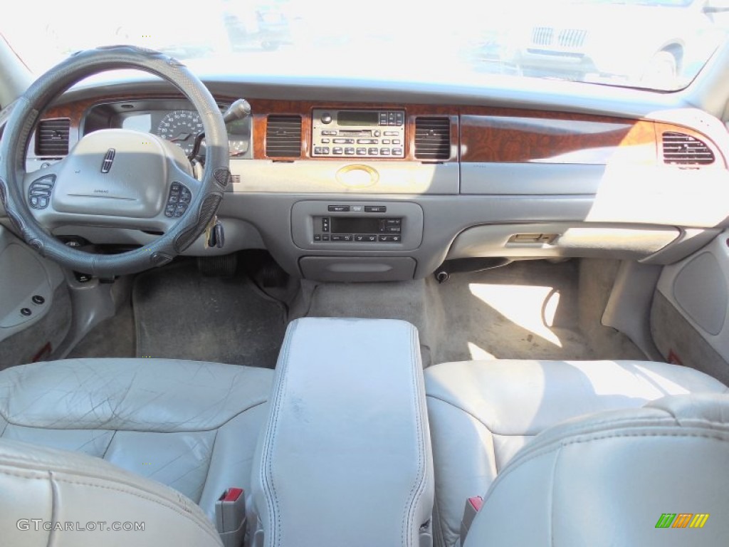 2001 Town Car Cartier - Black Clearcoat / Light Graphite photo #26