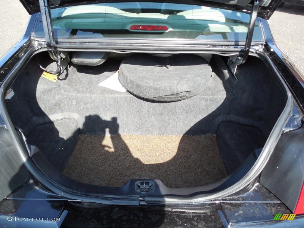 2001 Town Car Cartier - Black Clearcoat / Light Graphite photo #27