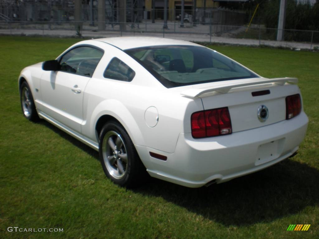 2006 Mustang GT Premium Coupe - Performance White / Light Graphite photo #10