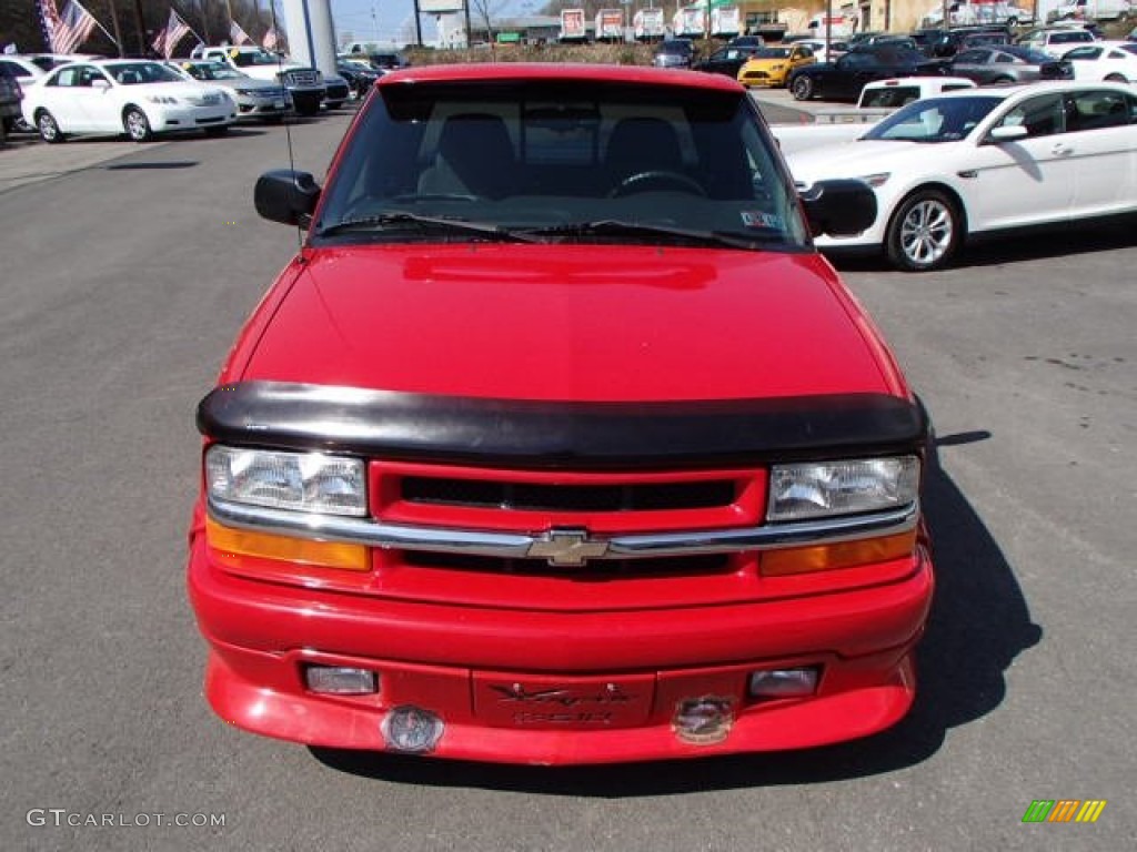 2001 S10 Extended Cab Xtreme - Victory Red / Graphite photo #3