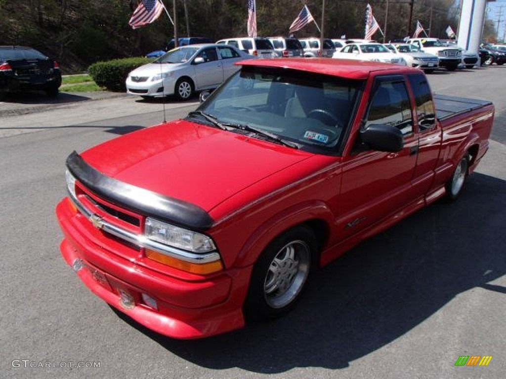 2001 S10 Extended Cab Xtreme - Victory Red / Graphite photo #4