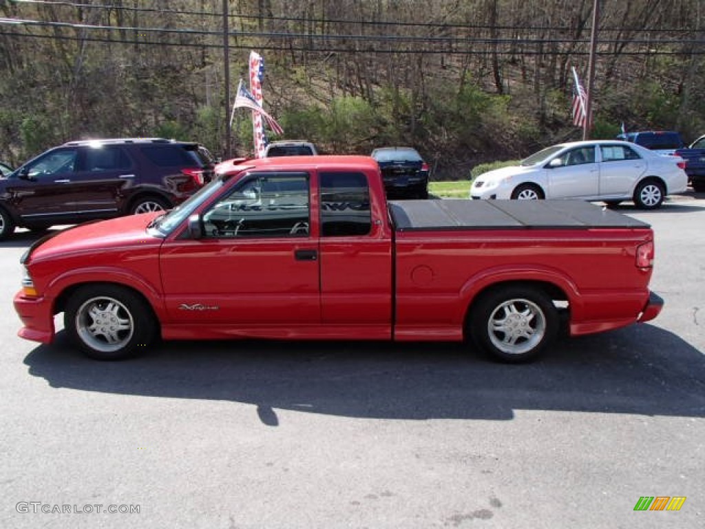 2001 S10 Extended Cab Xtreme - Victory Red / Graphite photo #5