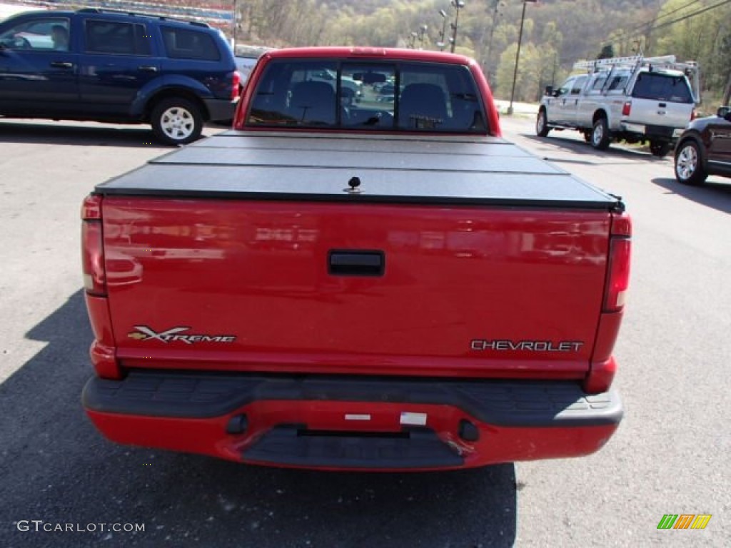 2001 S10 Extended Cab Xtreme - Victory Red / Graphite photo #7