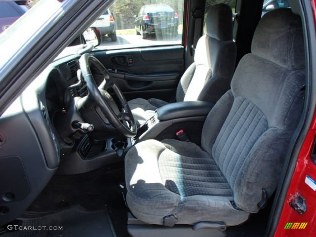 2001 S10 Extended Cab Xtreme - Victory Red / Graphite photo #11