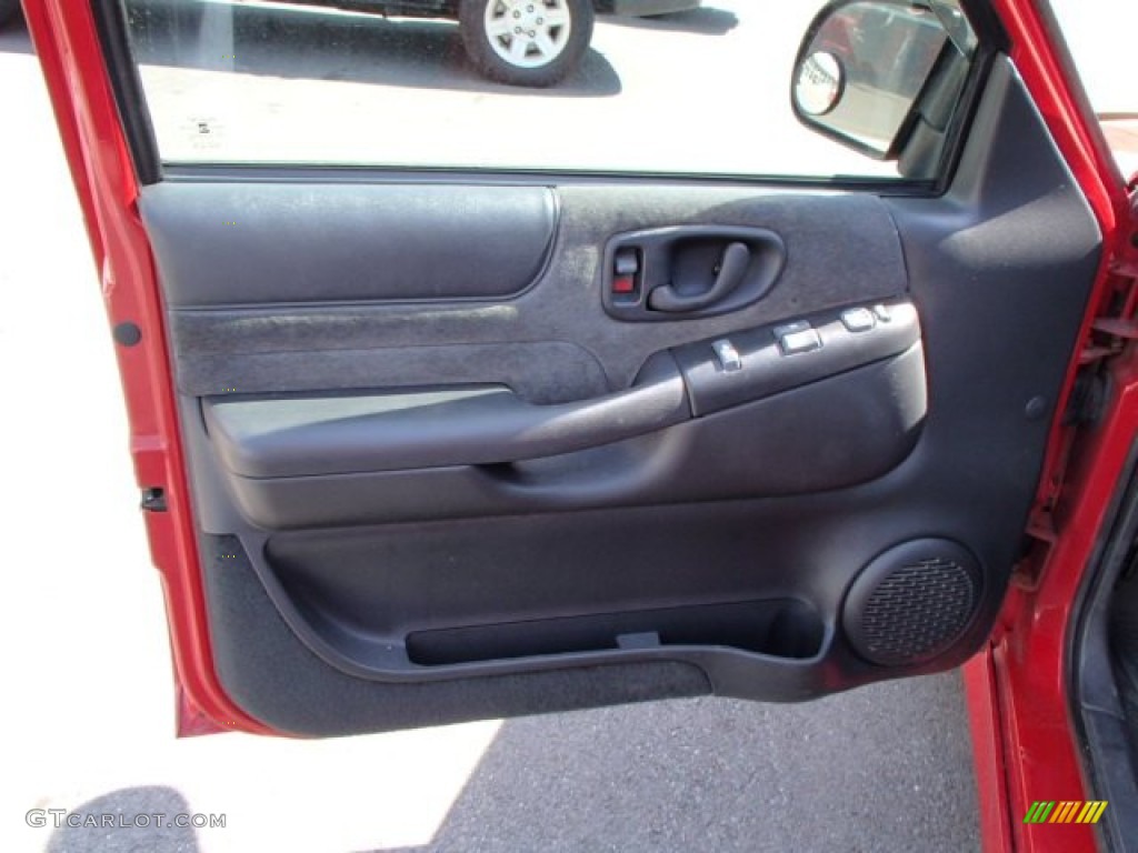 2001 S10 Extended Cab Xtreme - Victory Red / Graphite photo #12