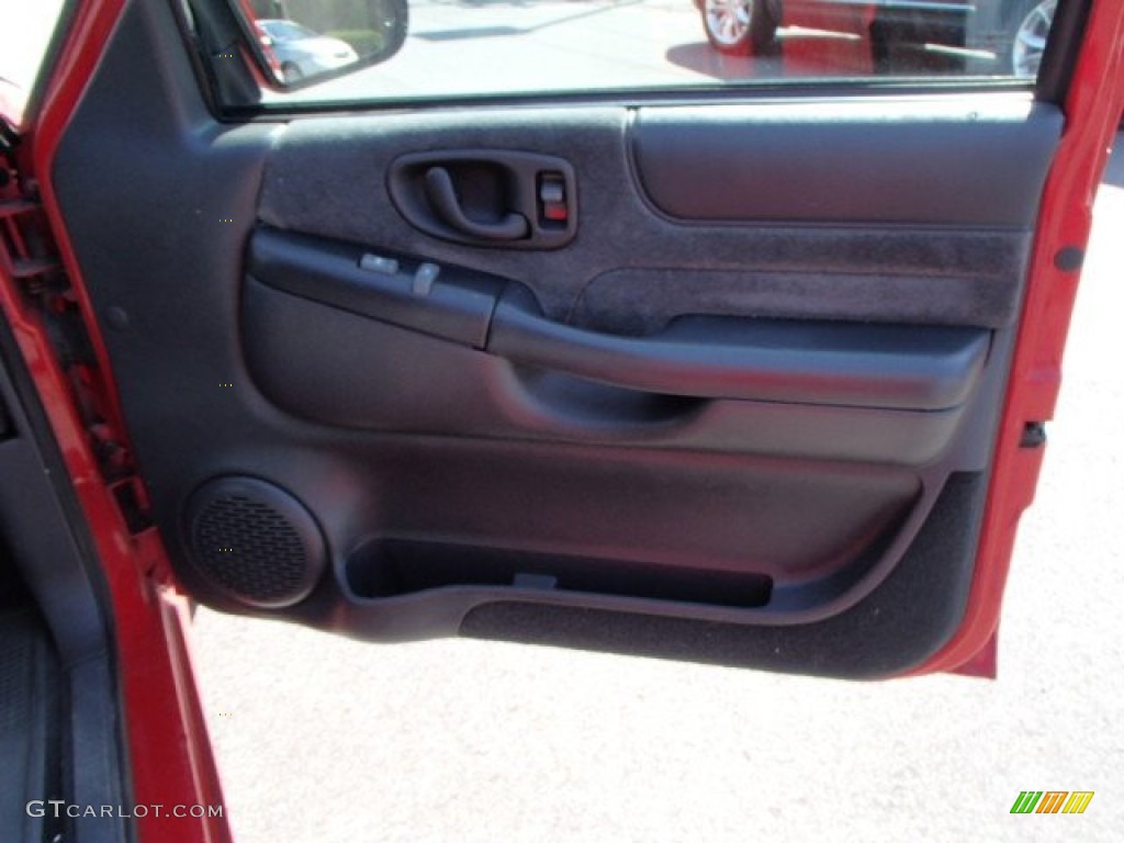 2001 S10 Extended Cab Xtreme - Victory Red / Graphite photo #22