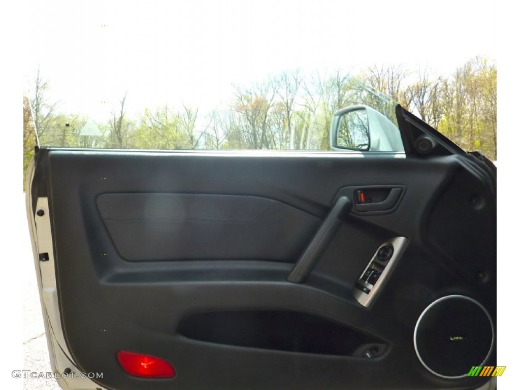 2004 Hyundai Tiburon GT Door Panel Photos