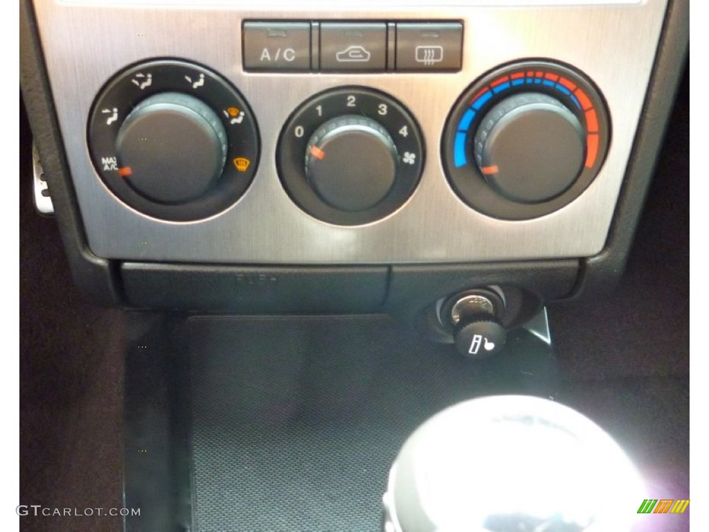 2004 Hyundai Tiburon GT Controls Photos