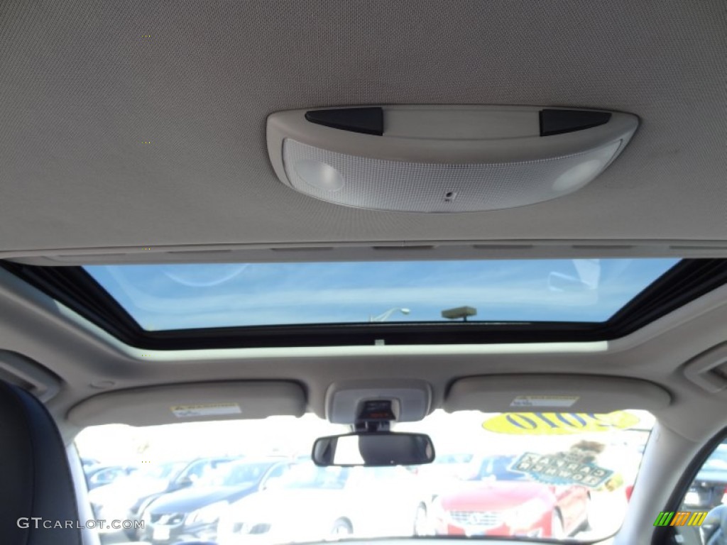 2010 Volvo XC70 T6 AWD Sunroof Photos