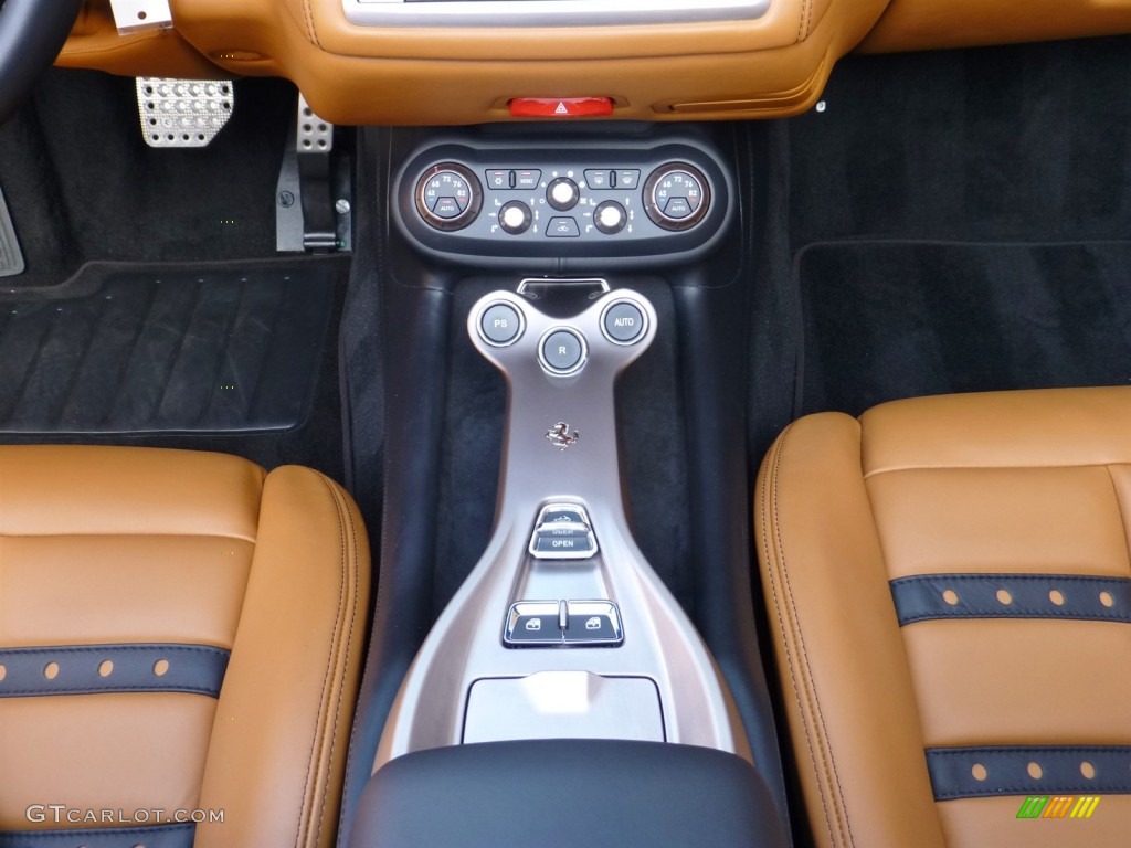 2010 Ferrari California Standard California Model Controls Photo #80112902