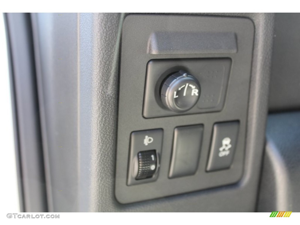 2011 Rogue SL - Silver Ice Metallic / Gray photo #33