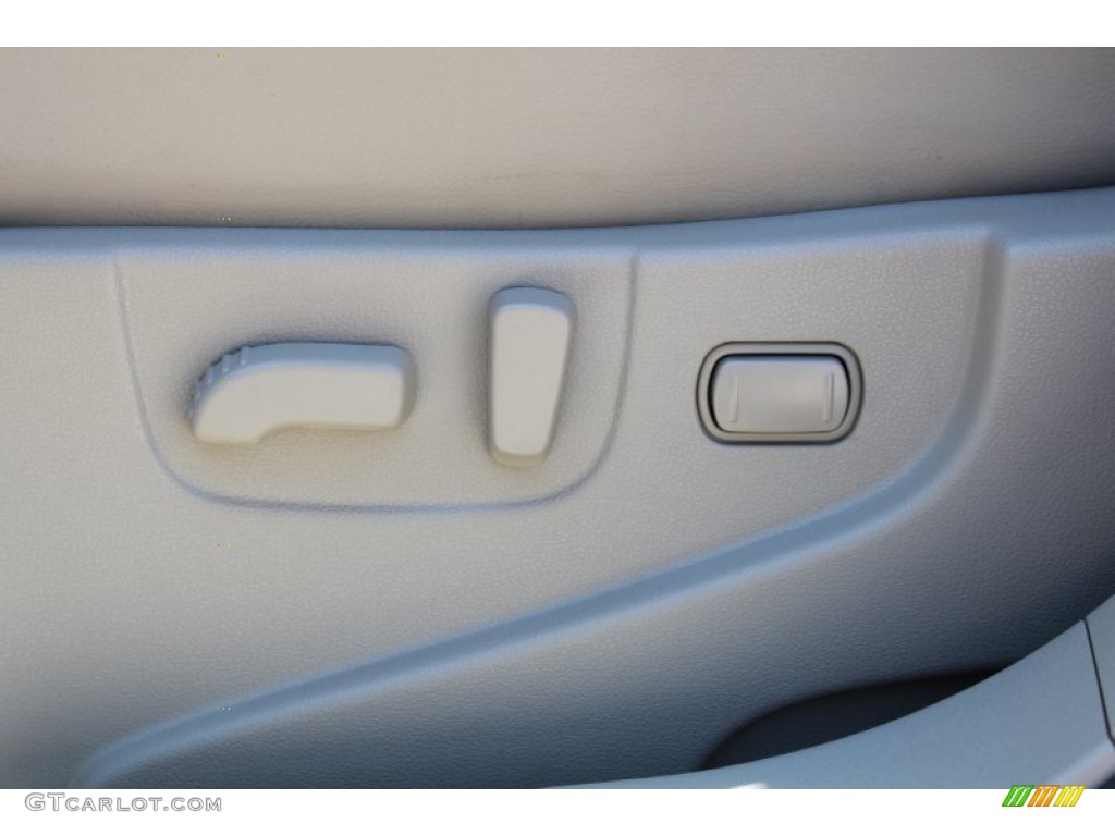 2011 Rogue SL - Silver Ice Metallic / Gray photo #35