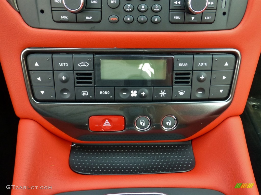 2013 Maserati GranTurismo Sport Coupe Controls Photo #80113443