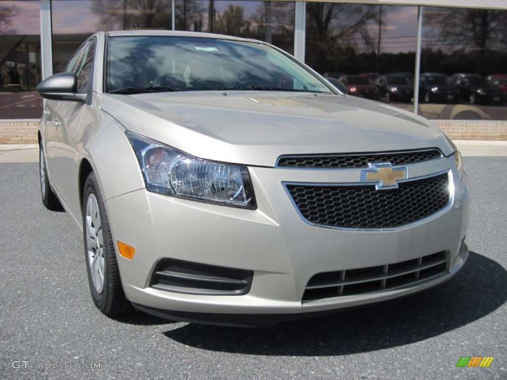 2013 Cruze LS - Champagne Silver Metallic / Jet Black/Medium Titanium photo #1