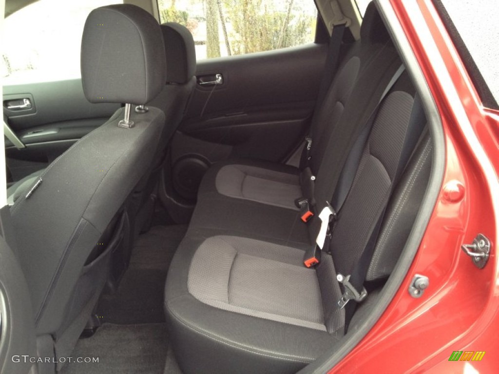 2011 Rogue SV AWD - Cayenne Red / Black photo #7