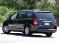 2008 Brilliant Black Crystal Pearlcoat Chrysler Town & Country Limited  photo #14