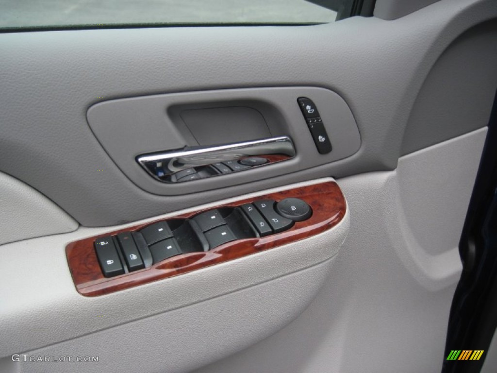 2013 Chevrolet Avalanche LT 4x4 Black Diamond Edition Controls Photo #80120403