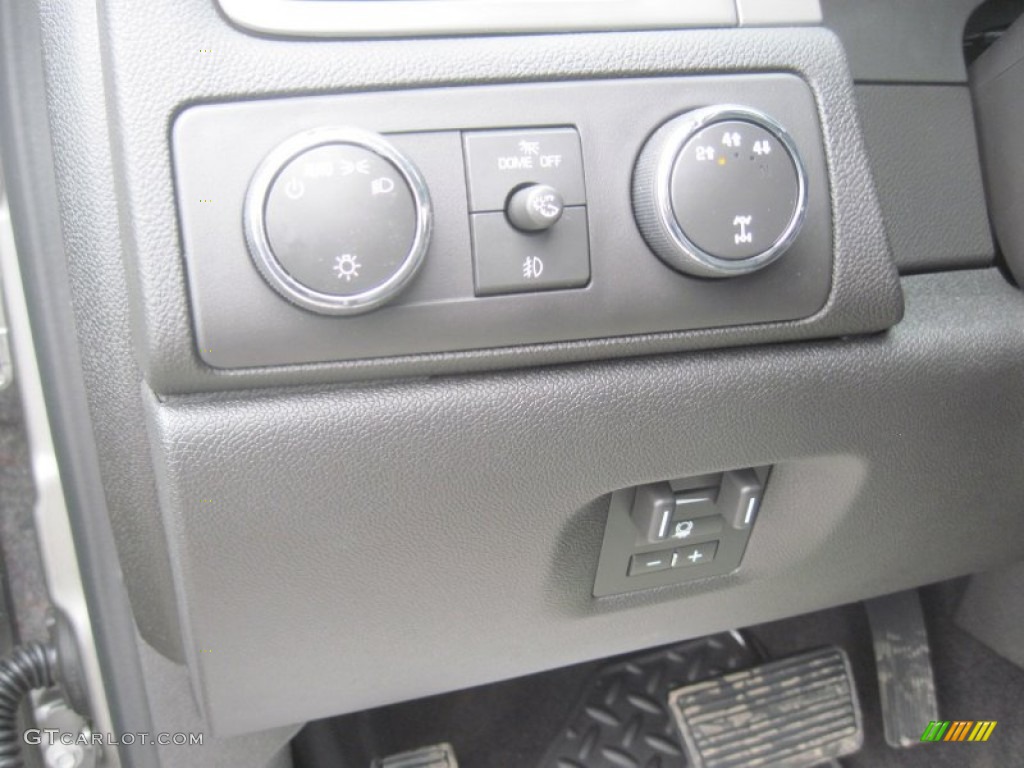 2013 Chevrolet Silverado 2500HD LTZ Crew Cab 4x4 Controls Photo #80120694