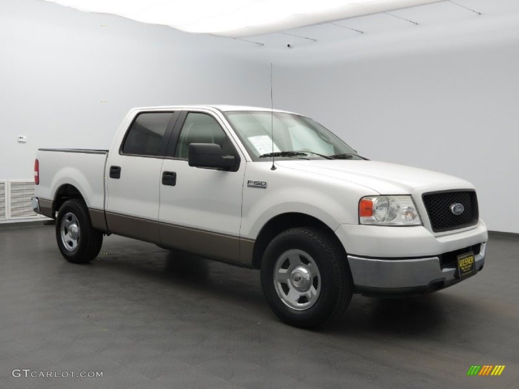 2005 F150 XLT SuperCrew - Oxford White / Medium Flint Grey photo #2