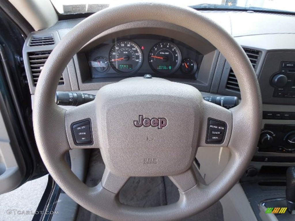 2005 Jeep Grand Cherokee Laredo 4x4 Khaki Steering Wheel Photo #80121429