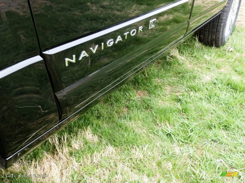 2013 Navigator L Monochrome Limited Edition 4x4 - Tuxedo Black Metallic / Limited Canyon w/Black Piping photo #13