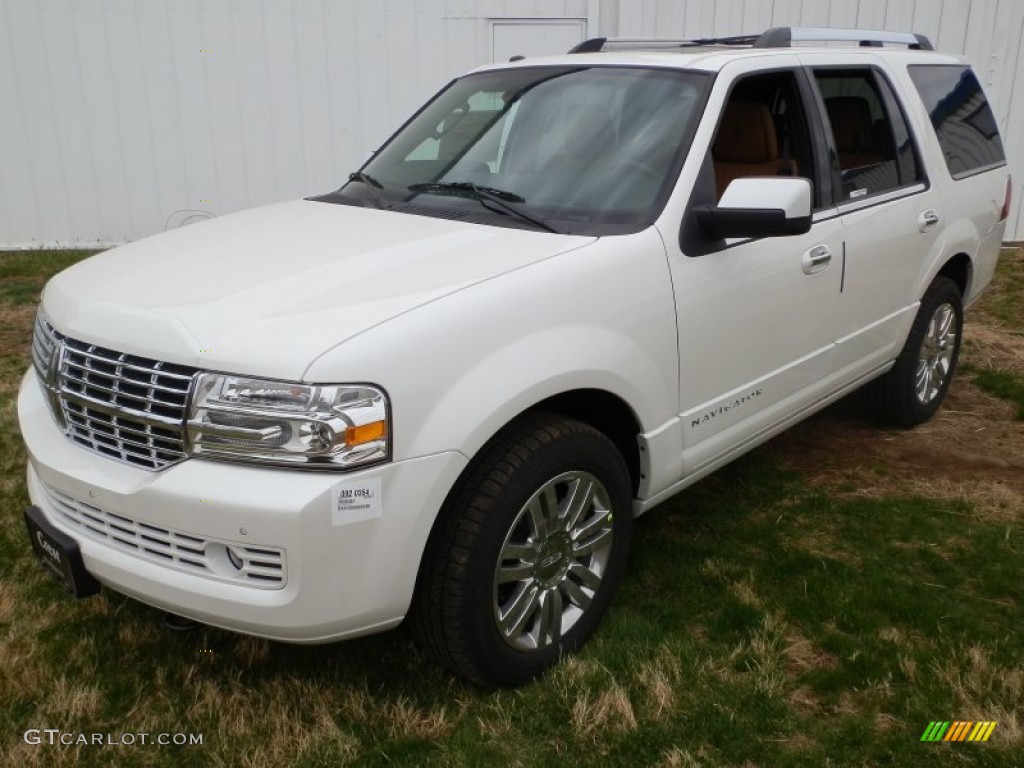 White Platinum Metallic Tri-Coat Lincoln Navigator