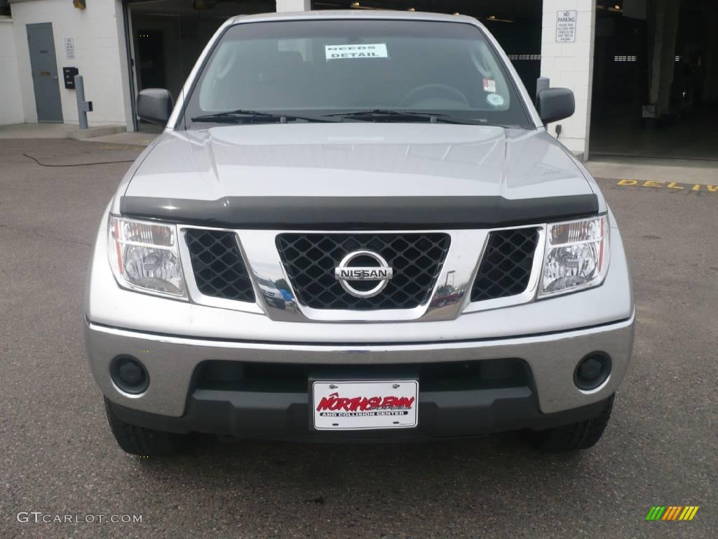 2007 Frontier SE King Cab 4x4 - Radiant Silver / Steel photo #2