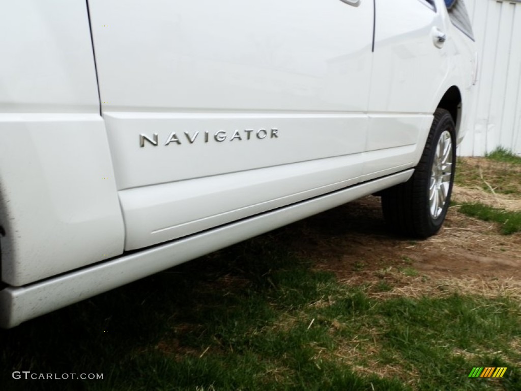 2013 Navigator L Monochrome Limited Edition 4x4 - White Platinum Metallic Tri-Coat / Limited Canyon w/Black Piping photo #15