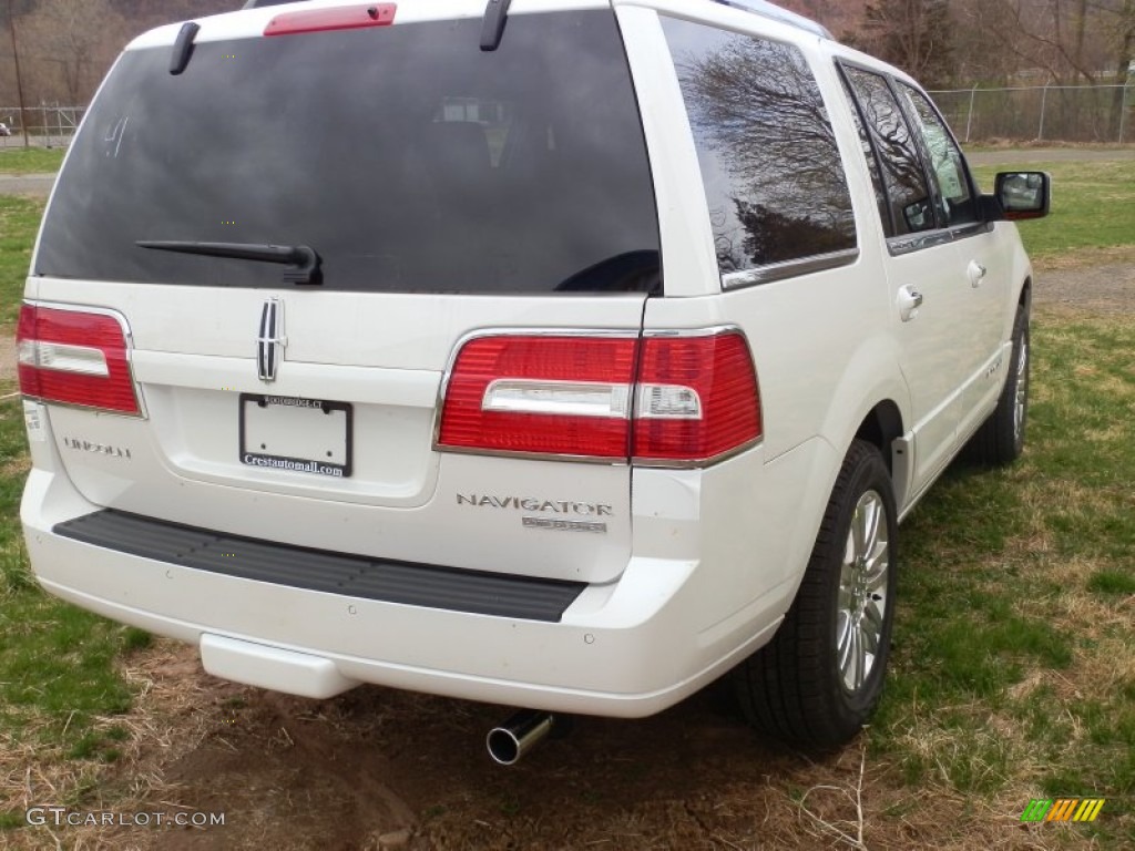 2013 Navigator L Monochrome Limited Edition 4x2 - White Platinum Metallic Tri-Coat / Limited Canyon w/Black Piping photo #3