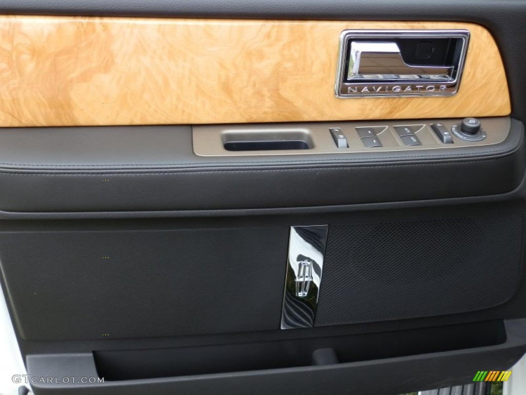2013 Navigator L Monochrome Limited Edition 4x2 - White Platinum Metallic Tri-Coat / Limited Canyon w/Black Piping photo #12