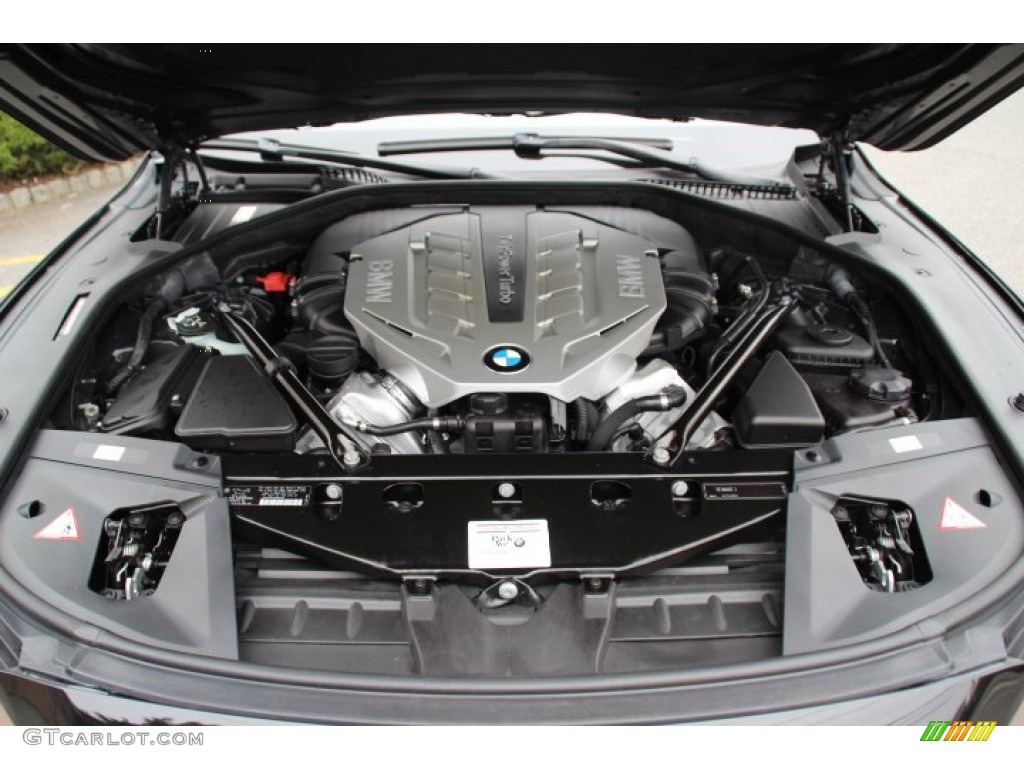 2011 BMW 7 Series 750i xDrive Sedan Engine Photos