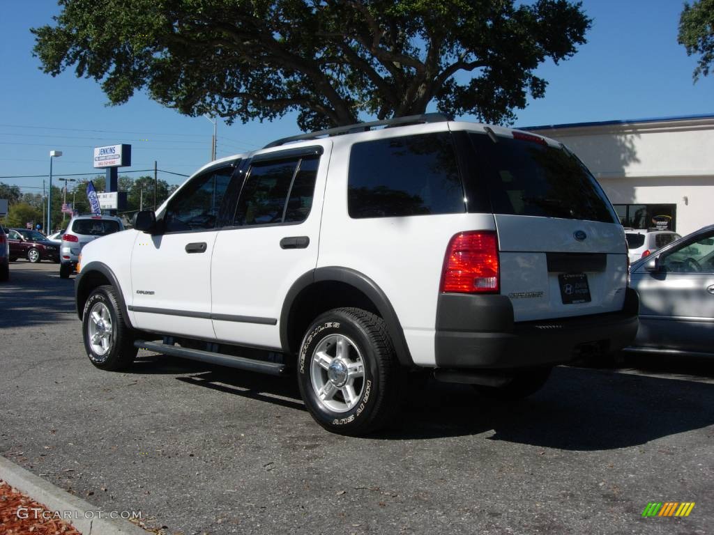 2004 Explorer XLS - Oxford White / Graphite photo #3
