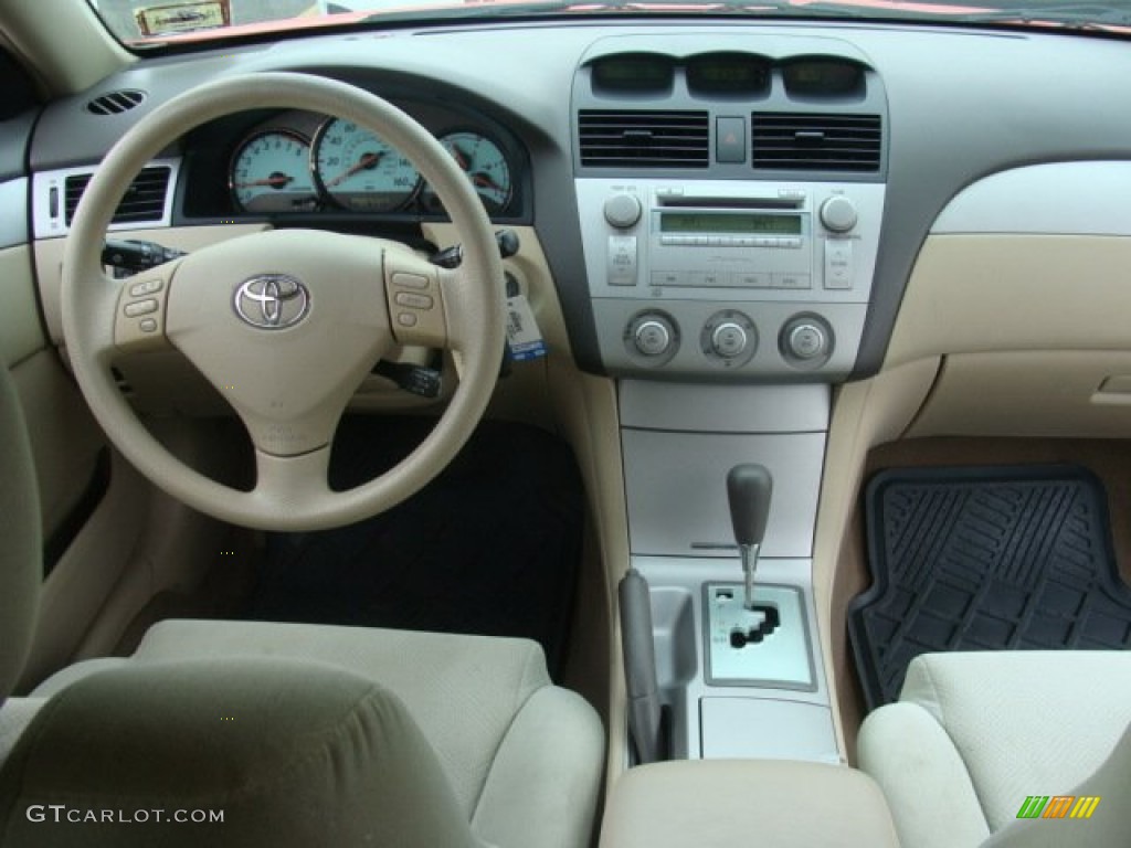 2006 Solara SE Coupe - Absolutely Red / Ivory photo #9