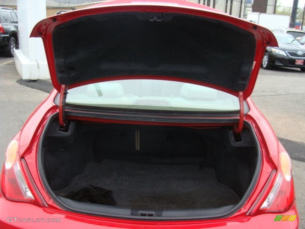 2006 Solara SE Coupe - Absolutely Red / Ivory photo #13