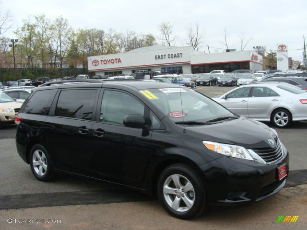 2011 Sienna LE - Black / Bisque photo #1