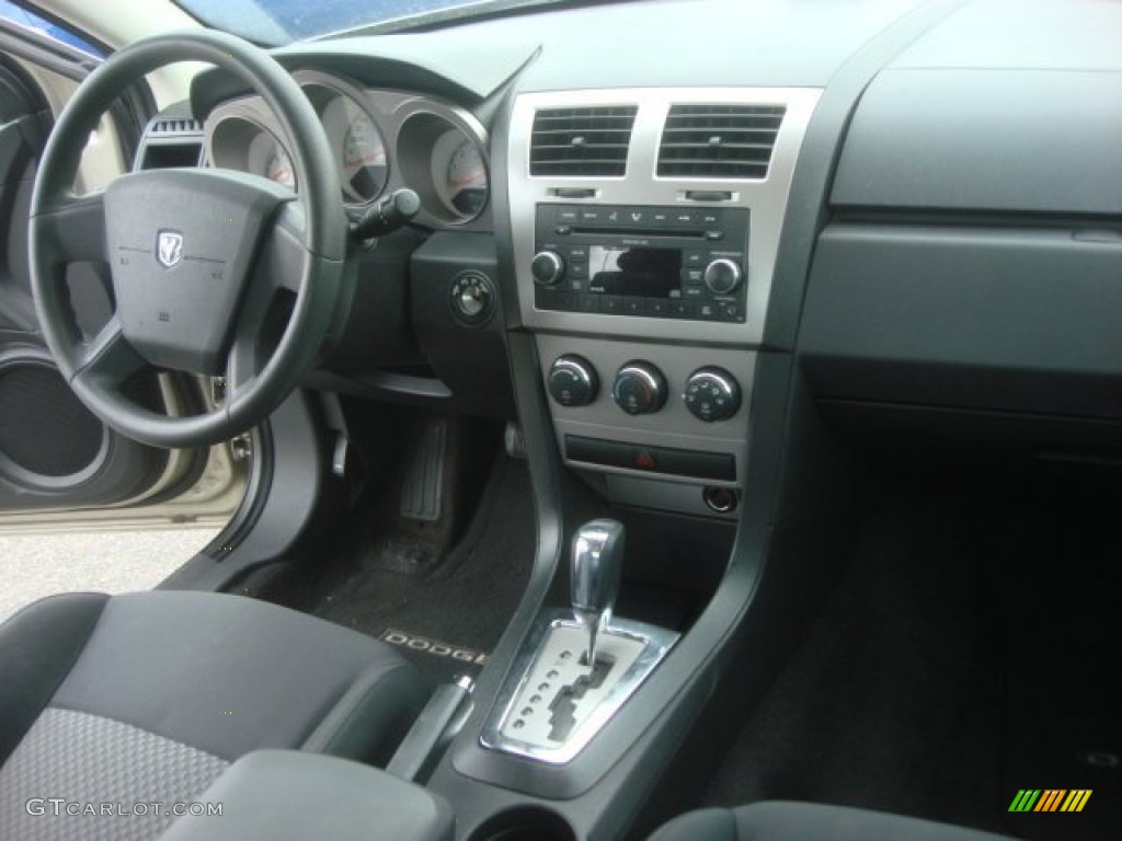 2009 Avenger SE - Light Sandstone Metallic / Dark Slate Gray photo #11