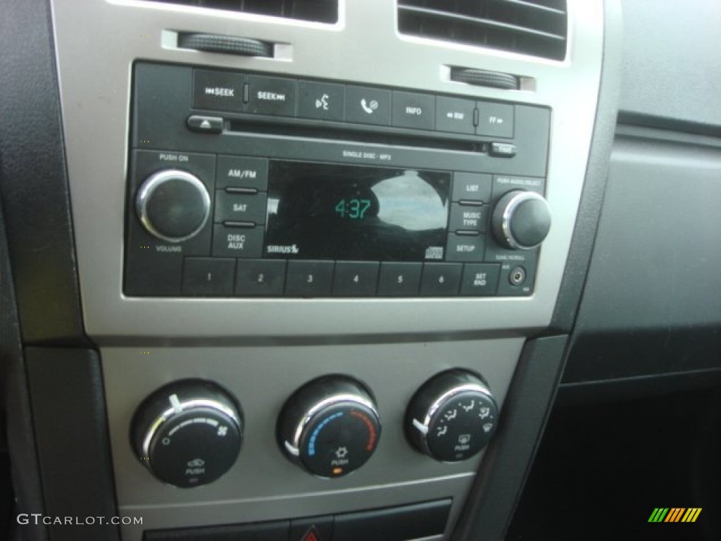 2009 Avenger SE - Light Sandstone Metallic / Dark Slate Gray photo #12