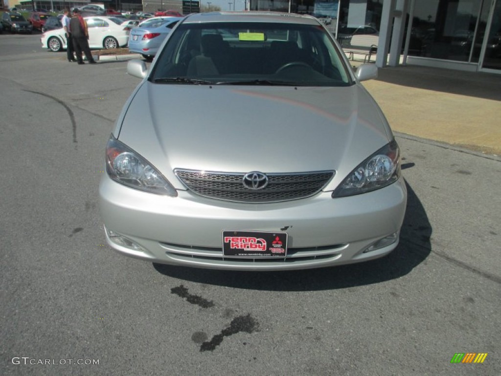 2003 Camry SE - Lunar Mist Metallic / Dark Charcoal photo #2
