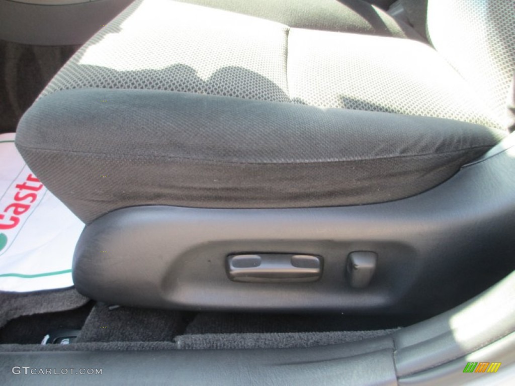 2003 Camry SE - Lunar Mist Metallic / Dark Charcoal photo #13