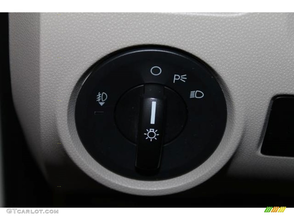 2009 Mercury Mariner V6 Controls Photo #80133924