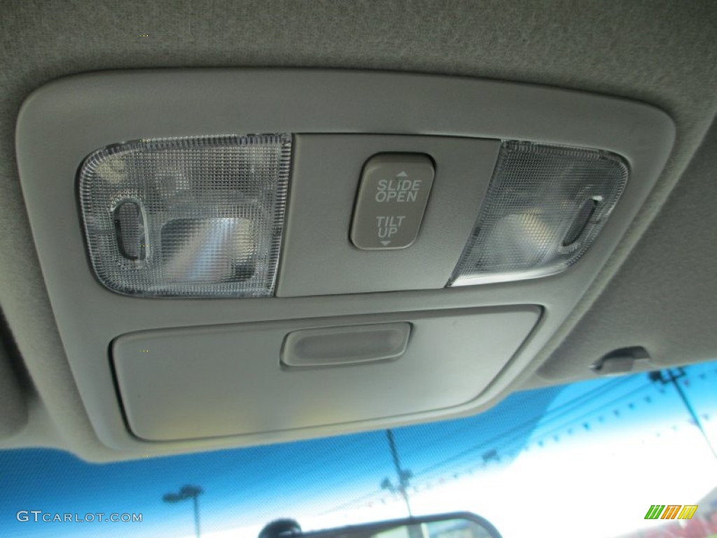 2003 Camry SE - Lunar Mist Metallic / Dark Charcoal photo #22