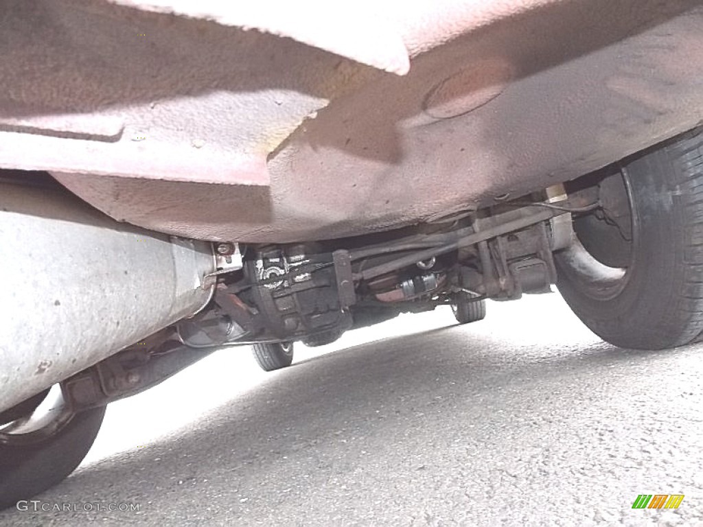 1991 Alfa Romeo Spider 2000 Undercarriage Photo #80134665
