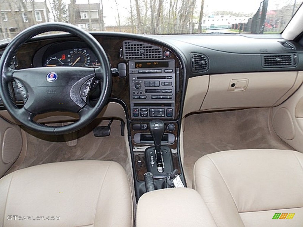 2004 Saab 9-5 Arc Sport Wagon Dashboard Photos