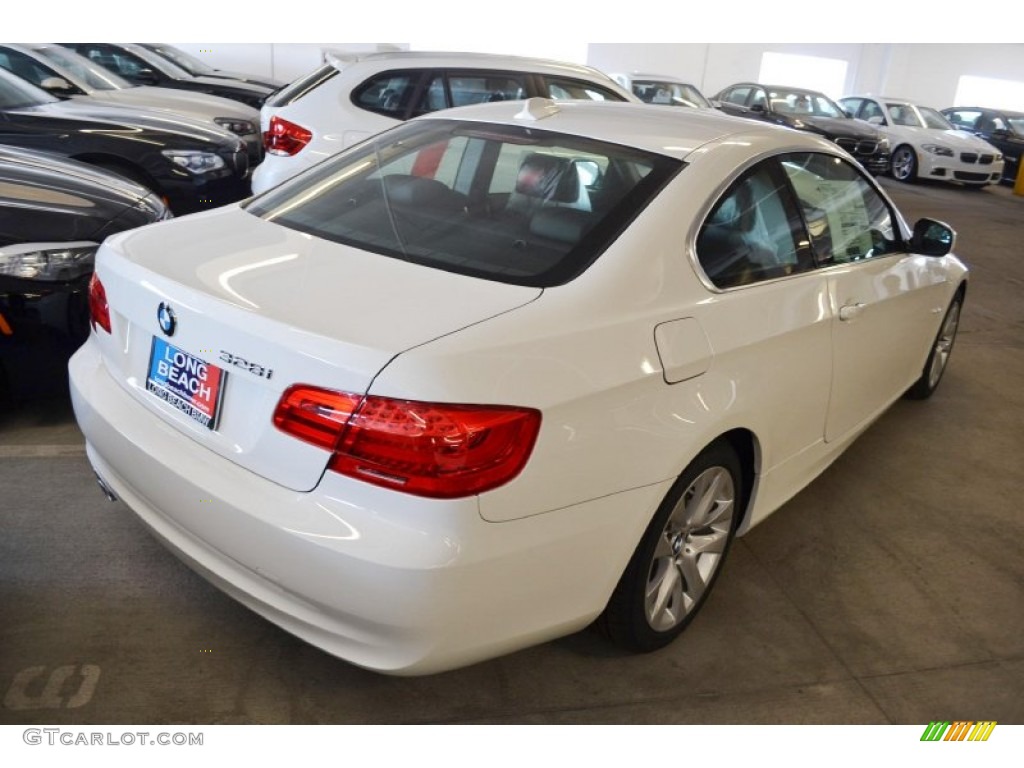 2013 3 Series 328i Coupe - Alpine White / Black photo #4