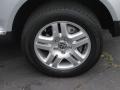 2004 Volkswagen Touareg V8 Wheel and Tire Photo