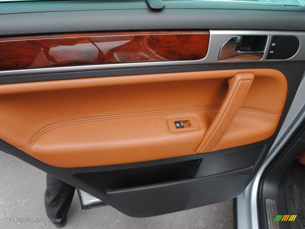 2004 Volkswagen Touareg V8 Teak Door Panel Photo #80140359